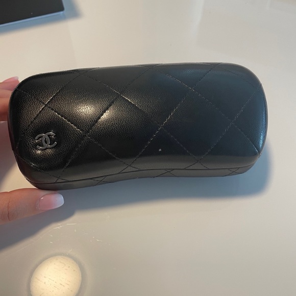 CHANEL SUNGLASSES - Picture 3 of 9